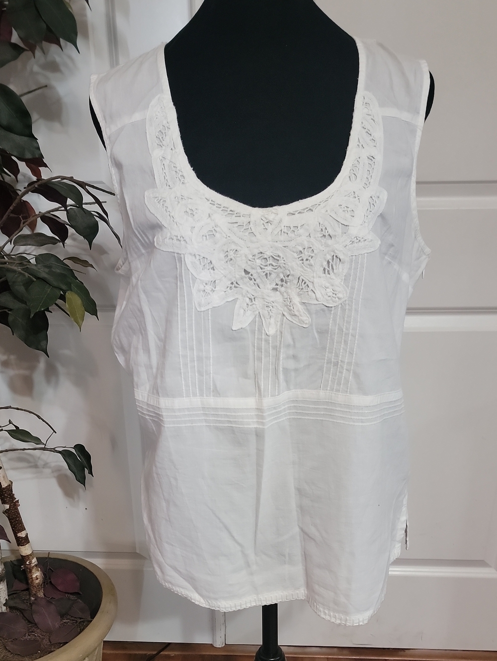High Sierra White Top with Blue Brand Tag